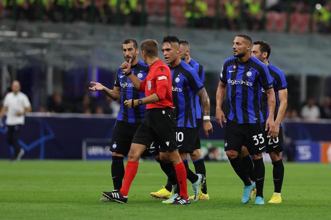 球队防守端稳定，失球率降低（后防稳健，丢球率回落）